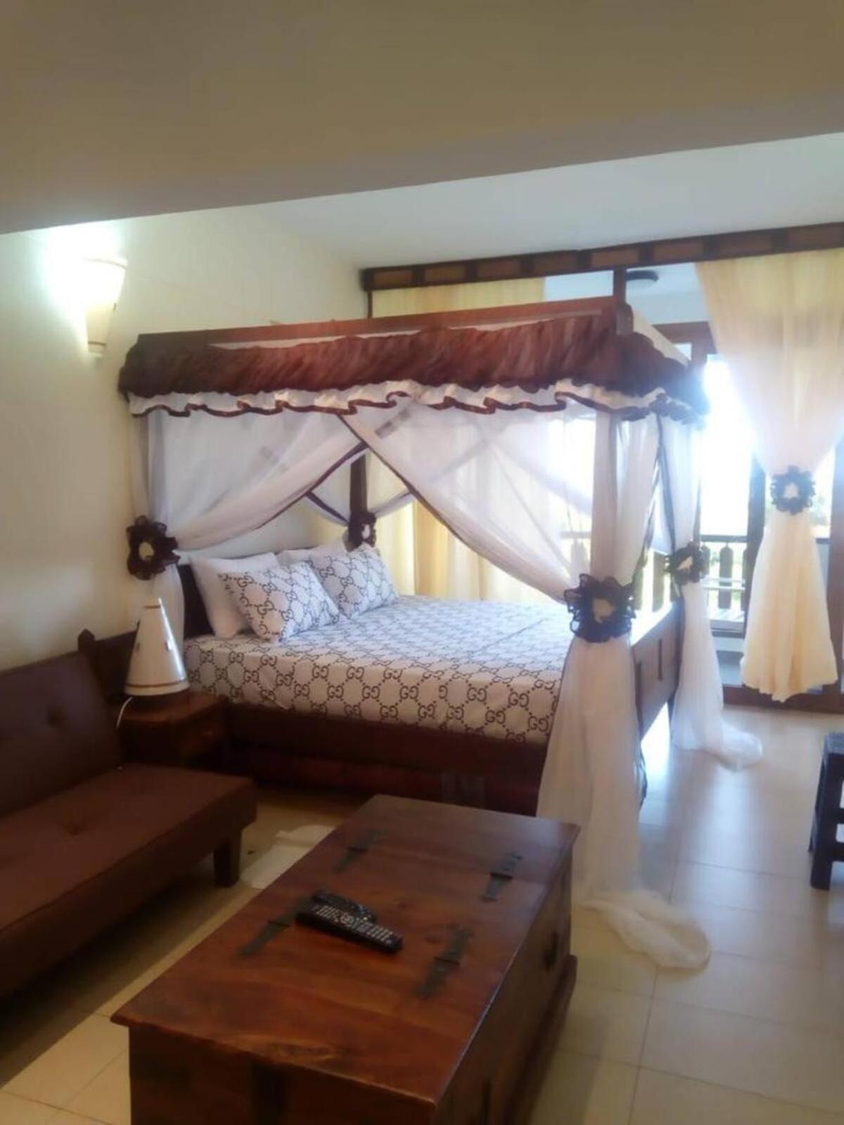 Golden Sands Resort Praia de Diani Exterior foto